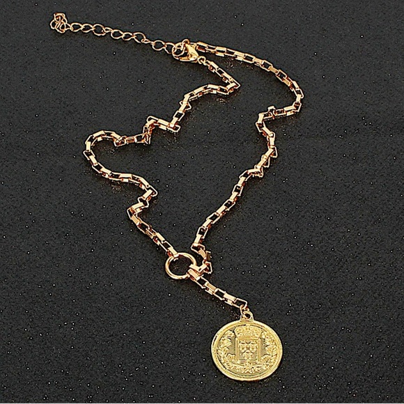 Stampd Gold Chain Necklace with Medallion - Picture 7 of 8